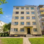 Comfortable Two-bedroom In By Renters *