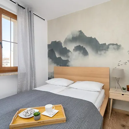 Comfortable Two-bedroom In By Renters