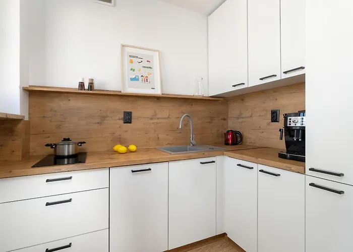 Comfortable Two-bedroom In By Renters